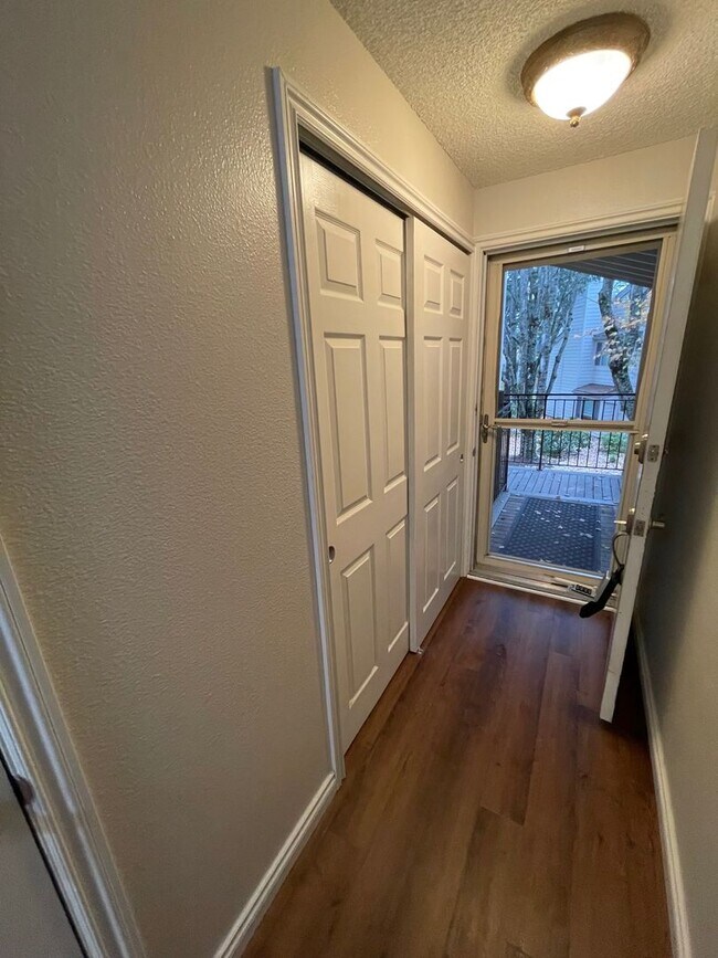 Building Photo - 11775 SW Boones Bend Dr