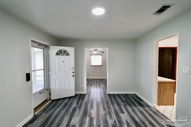 Building Photo - 10 Bertram St