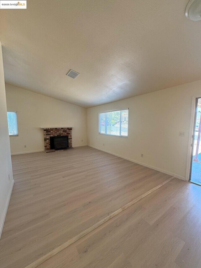 Building Photo - 3323 Blythe Dr