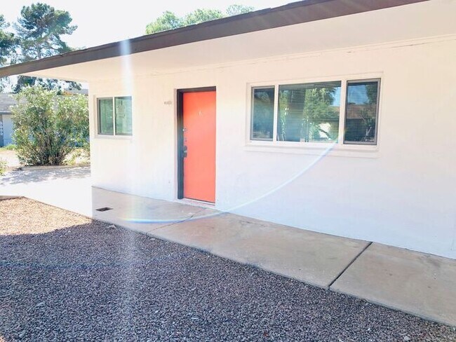 Foto del edificio - 2516 N 48th Pl