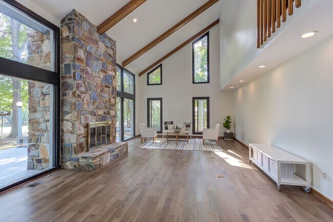 Building Photo - This Home is a Hole in One!