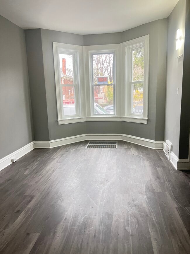 Living room - 1807 Market St