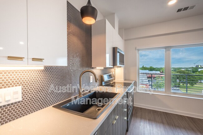 Foto del edificio - 4361 S Congress Ave