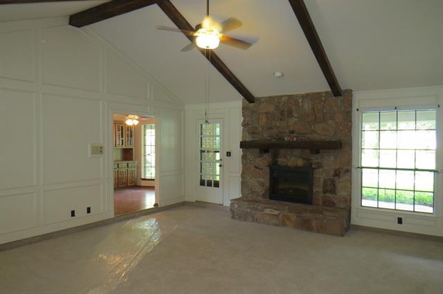 Building Photo - 613 Suellen Cir