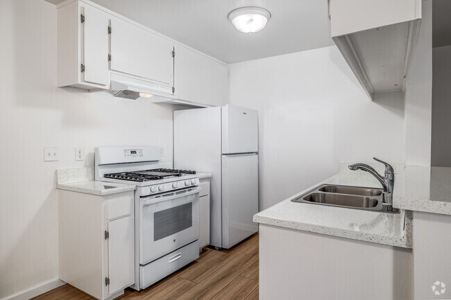 1 habitación, 1 baño - 720 pies cuadrados - Cocina - Woodlake