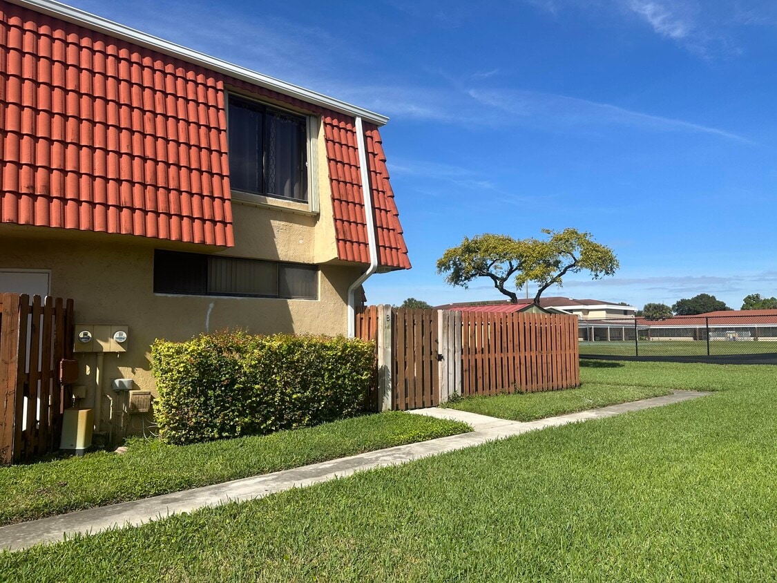 Primary Photo - 8345 Trent Ct