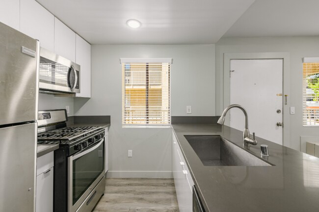 Foto del edificio - 1535 N Kenmore Ave