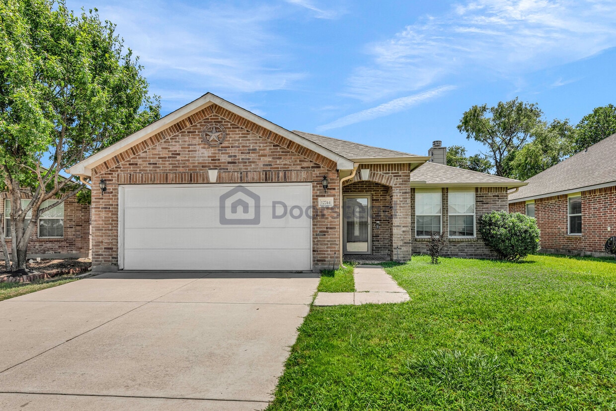 Primary Photo - 12744 Northern Pine Dr