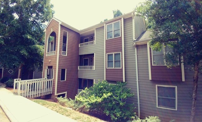 Building Photo - 628 N Wendover Rd