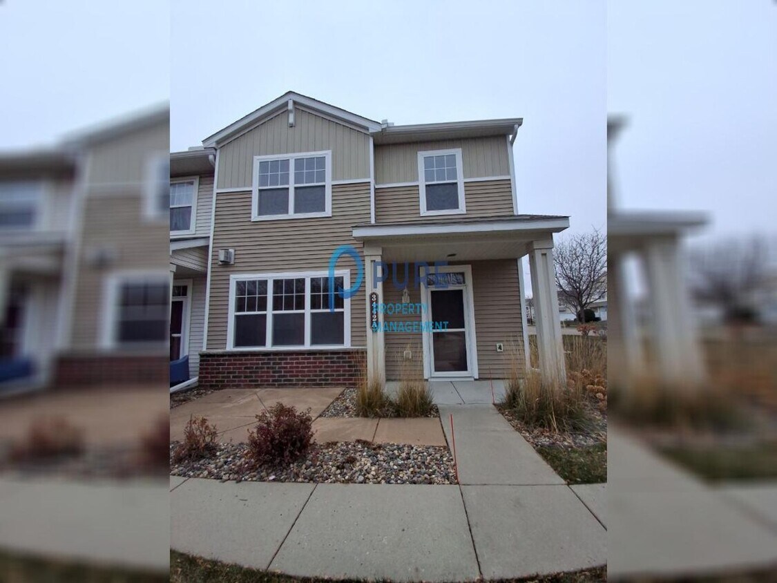Foto principal - Warm and inviting Woodbury Townhouse! 3 br...