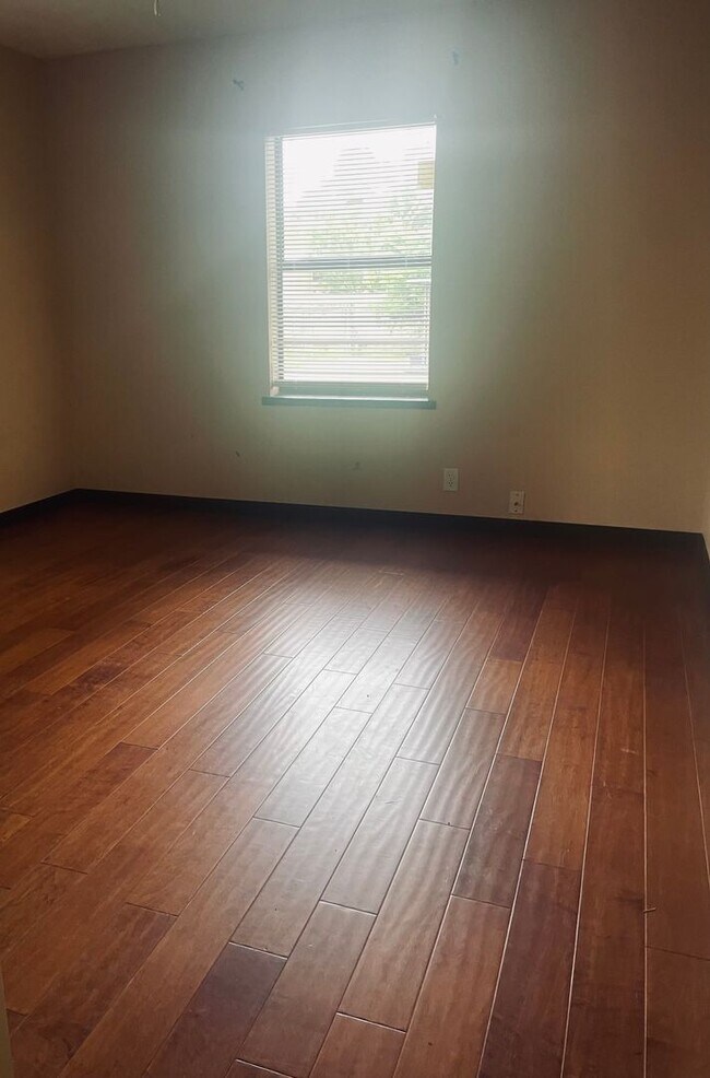 Foto del edificio - 3 Bedroom/1 Bath - Move/In Ready