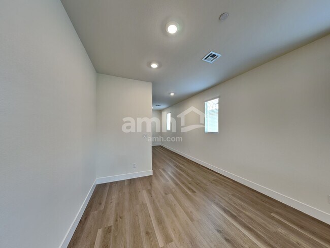 Foto del edificio - 854 English Primrose St