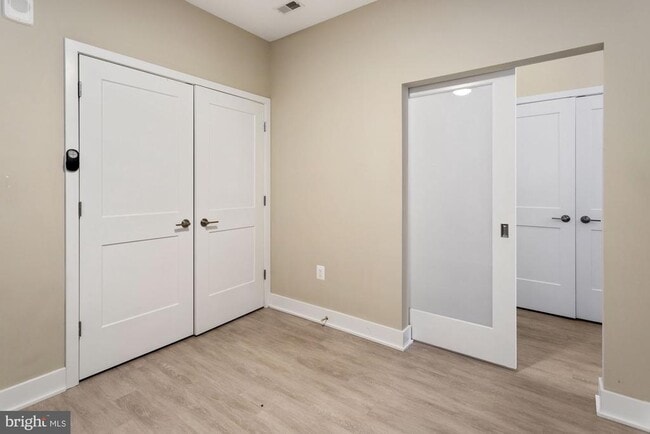 Foto del edificio - 145 Riverhaven Dr