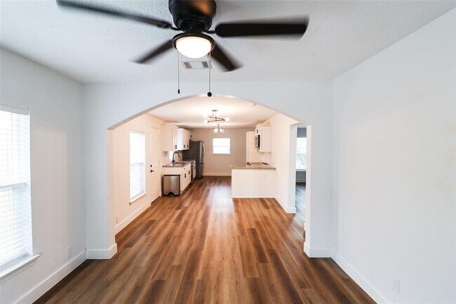 Foto del edificio - 2120 Yates St