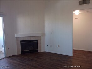 Building Photo - 855 N Stephanie St