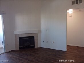 Building Photo - 855 N Stephanie St