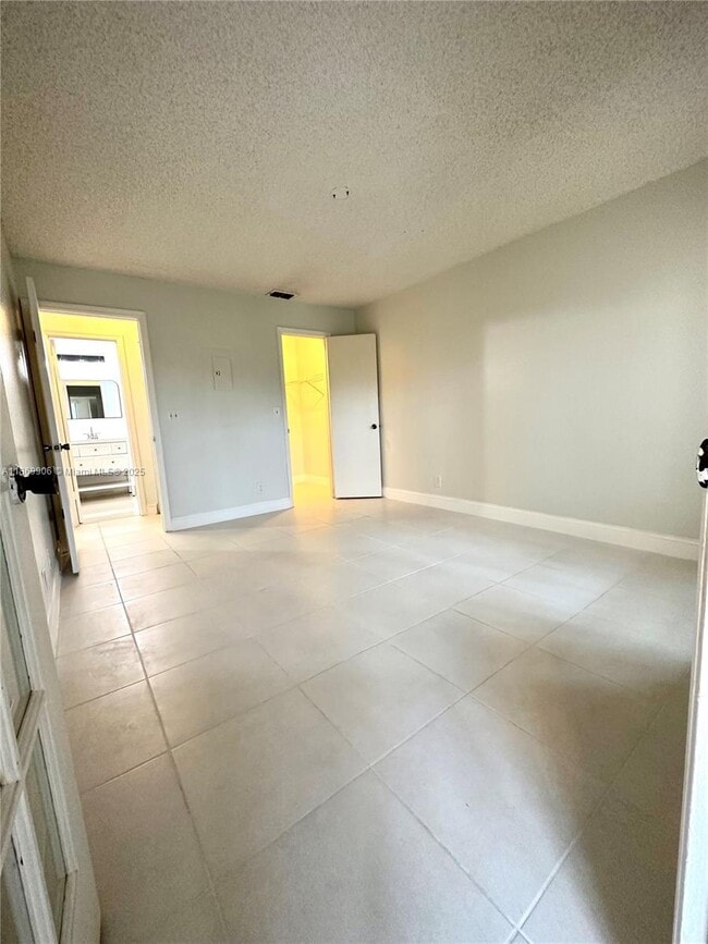 Foto del edificio - 3390 Pinewalk Dr N