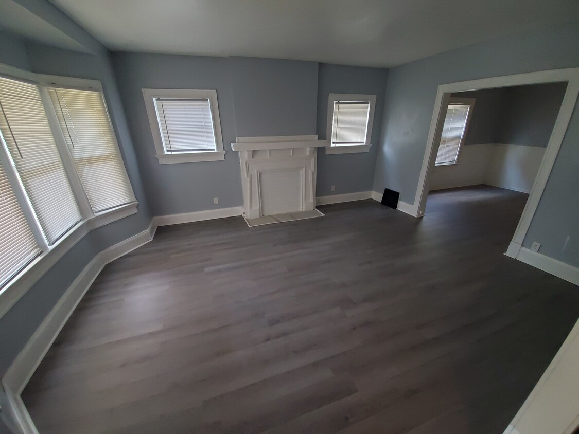 Living Room with Decorative Fireplace - 521 Homewood Ave