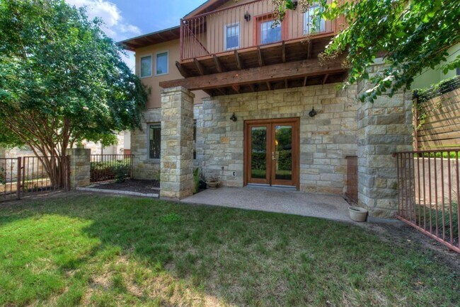 Foto del edificio - 605 Peacock Ln