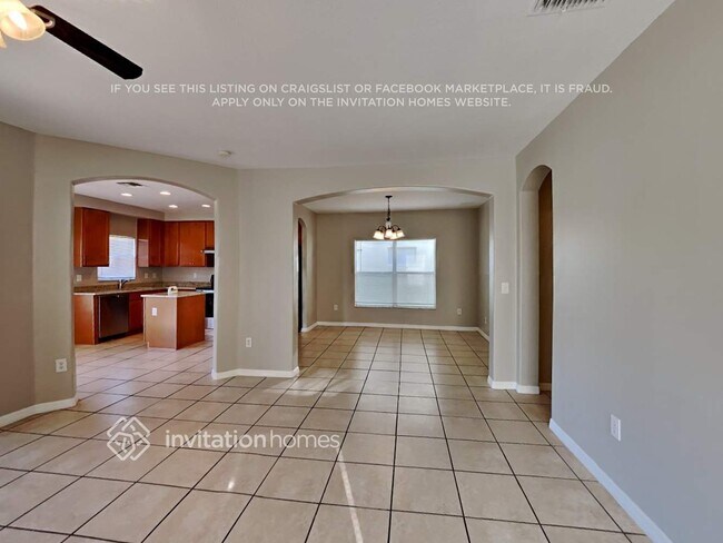 Foto del edificio - 8233 Crescent Moon Dr
