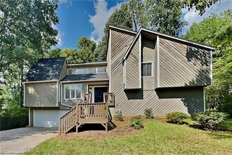 Building Photo - 3013 Alberta Dr