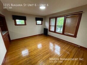 Building Photo - 1315 Niagara St