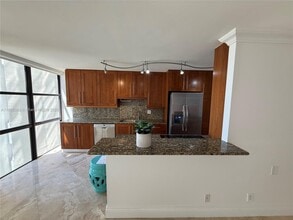 Building Photo - 18181 NE 31st Ct