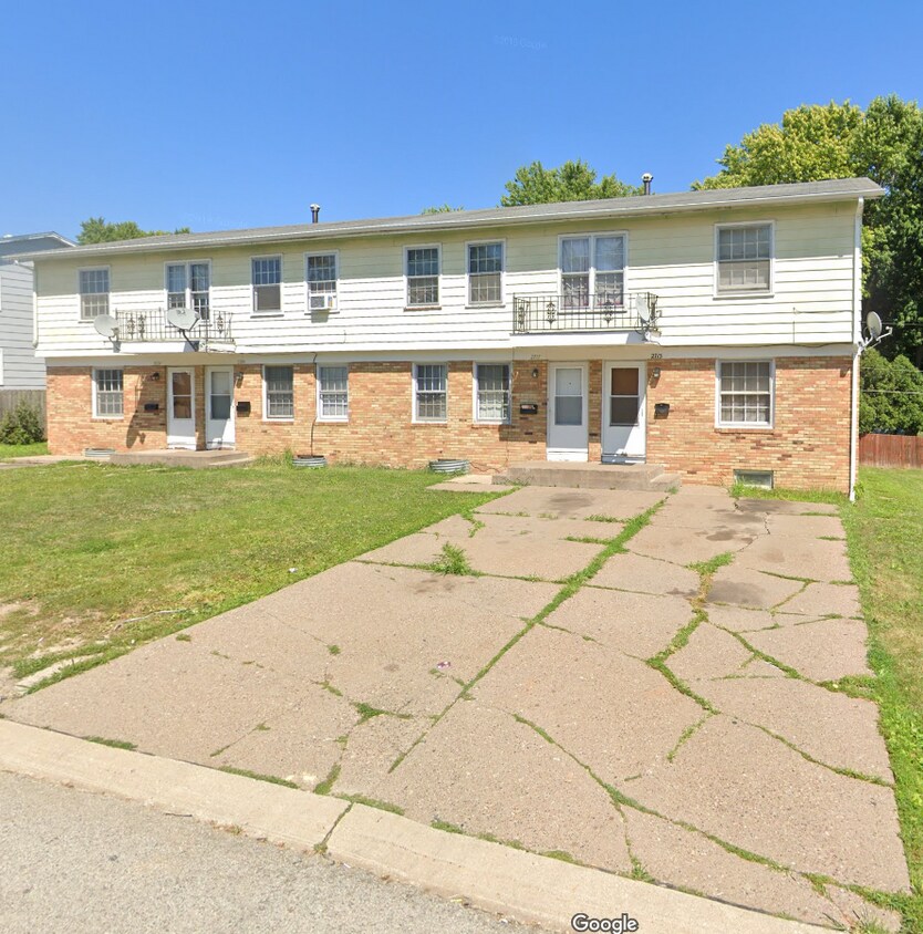 2701 Magnolia Dr, Bettendorf, IA 52722 Townhome Rentals in Bettendorf IA