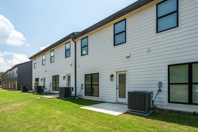 Foto del edificio - NEW CONSTRUCTION TOWNHOME FOR RENT! 3 BED 2.5 BATH