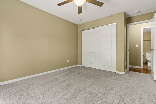 Building Photo - Oakcrest Condominiums