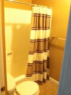 Bath Shower - 6620 Hazeltine Ave