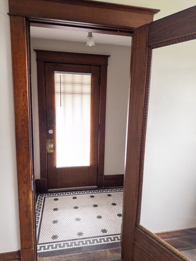 Foto del edificio - 1421 Sherwood Ave