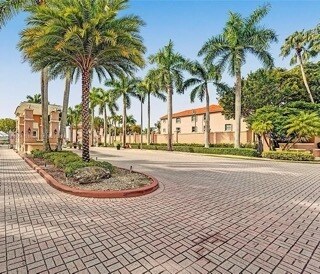 Entrada principal - 6360 NW 114th Ave