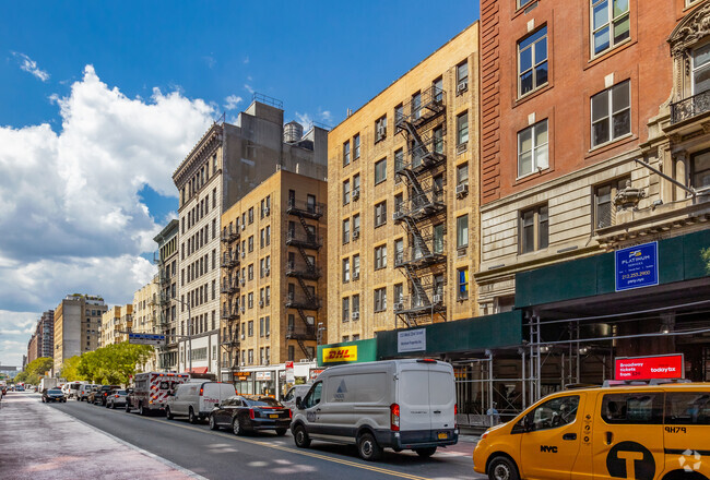 Building Photo - 225 W 23rd St