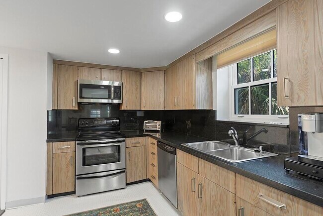 Building Photo - 3475 S Ocean Blvd