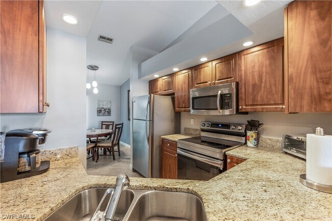 Building Photo - 851 Gulf Pavillion Dr