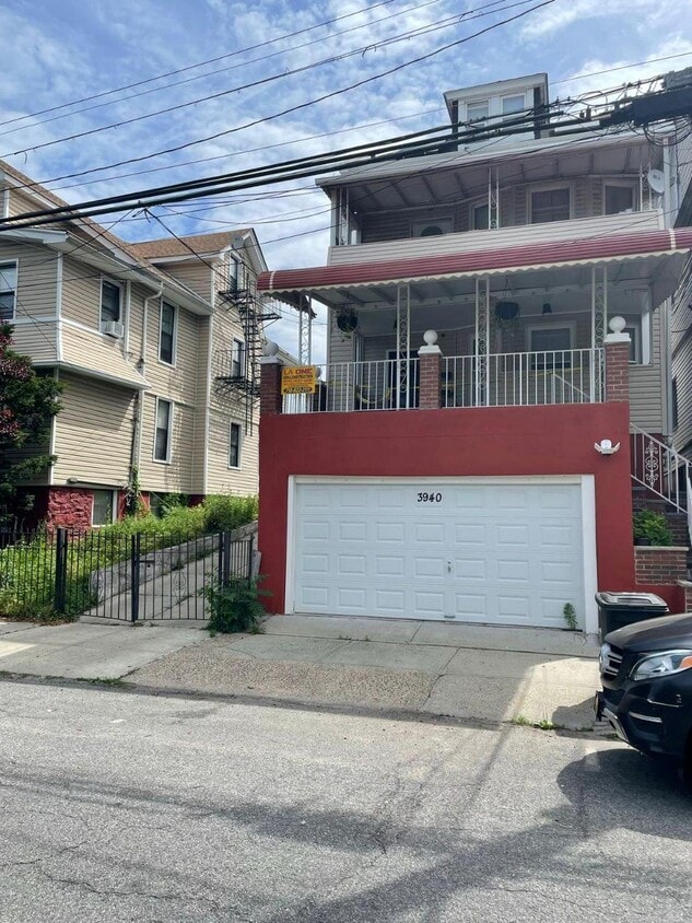 Primary Photo - 3940 Hill Ave