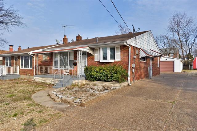 Building Photo - 904 Pardella Ave