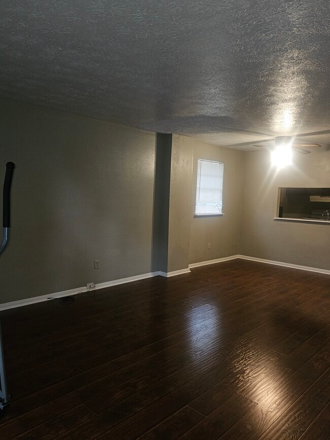 Building Photo - 419 Zinnia Ave