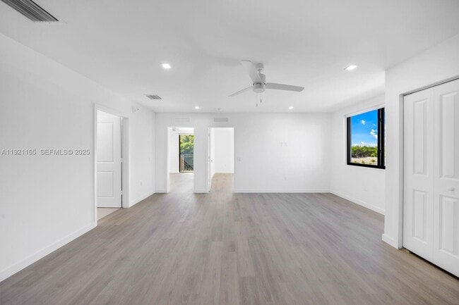 Building Photo - 20 NE 19th Ave