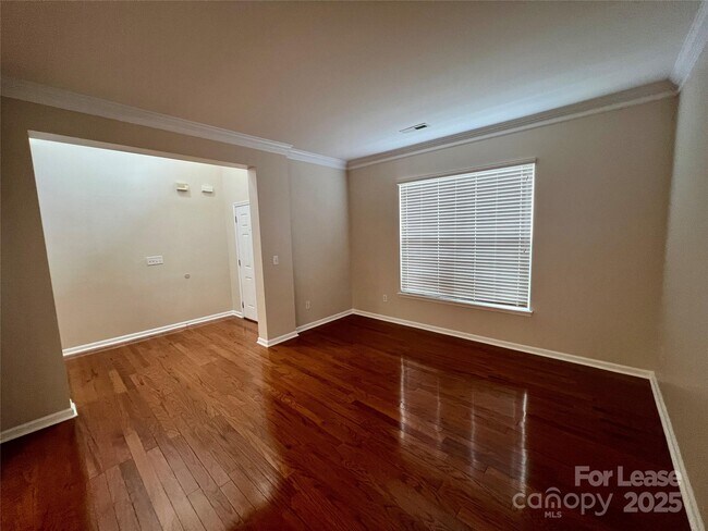 Building Photo - 7001 Mountain Top Ct