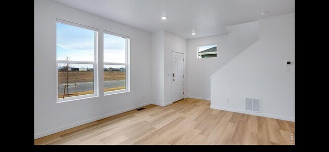 Foto del edificio - 309 Fiord Wy