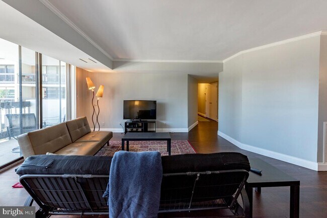 Foto del edificio - 3800 Fairfax Dr