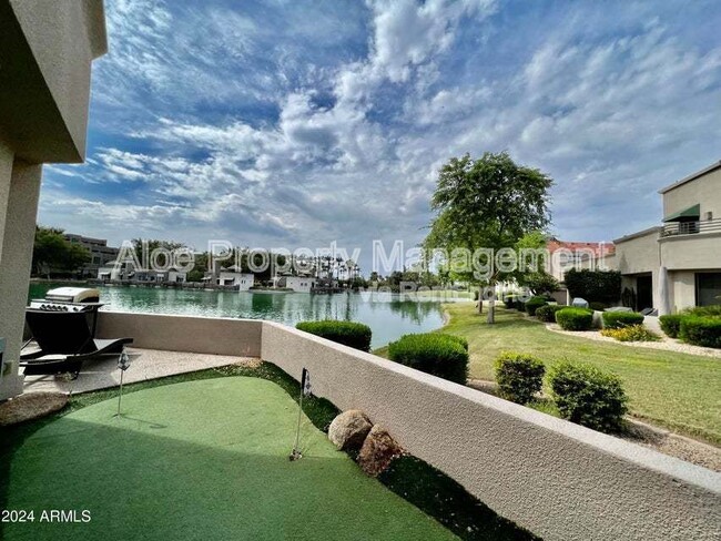 Foto del edificio - 8989 N Gainey Center Dr