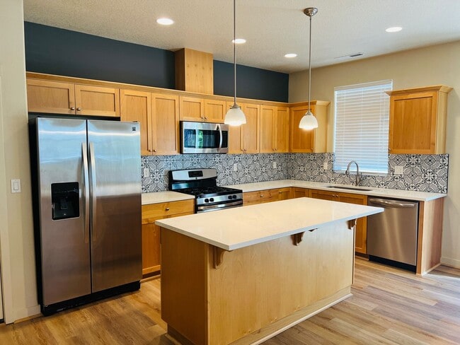 Building Photo - Charming Tudor in Edgewater on The Tualatin