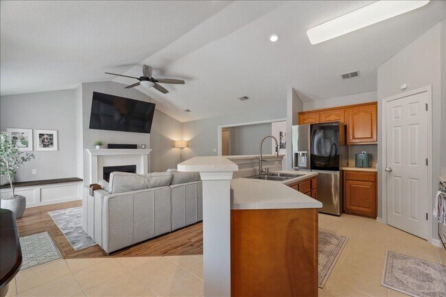 Foto del edificio - 11660 Mahogany Dr