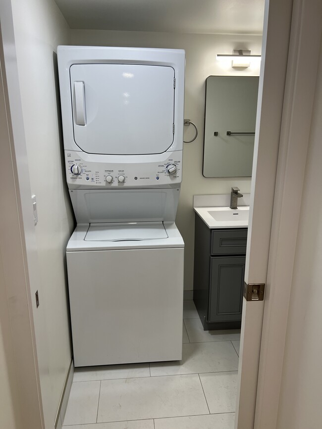 Foto del edificio - 4427 38th Ave SW