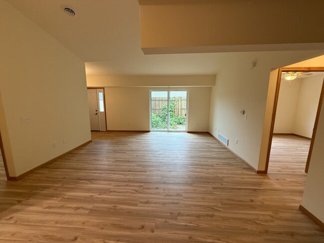 Building Photo - 5022 Paulson Ct