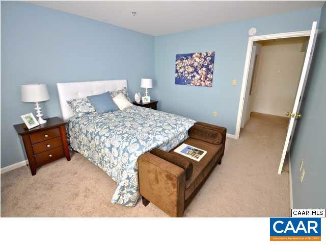 Foto del edificio - 200 Lake Club Ct