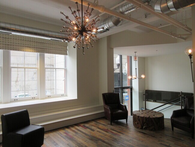 Building Photo - 619 S LaSalle St